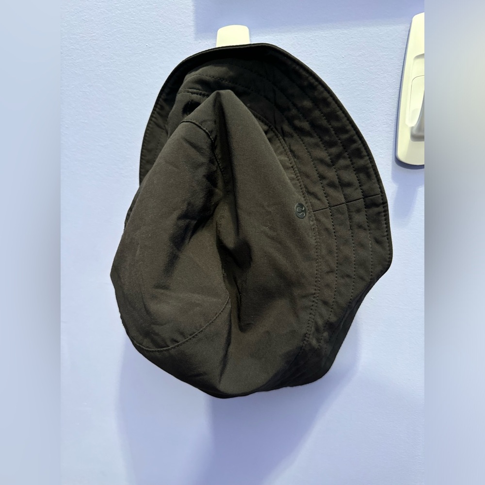 REVERSIBLE LULULEMON HAT